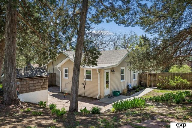 8830 Lake Street, Omaha, NE 68134