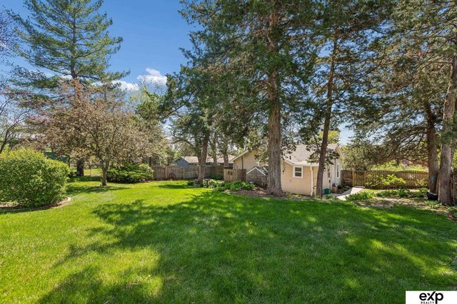 8830 Lake Street, Omaha, NE 68134