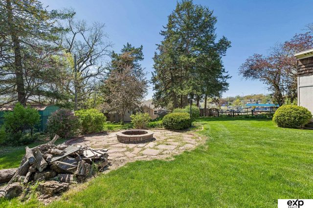 8830 Lake Street, Omaha, NE 68134