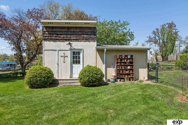 8830 Lake Street, Omaha, NE 68134