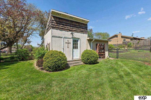 8830 Lake Street, Omaha, NE 68134