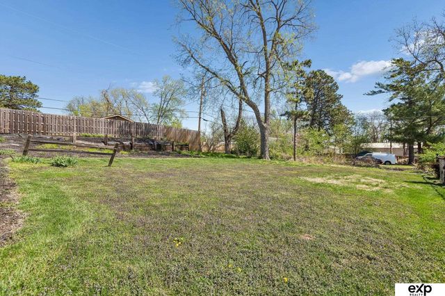 8830 Lake Street, Omaha, NE 68134
