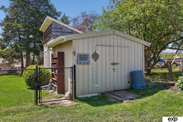 8830 Lake Street, Omaha, NE 68134