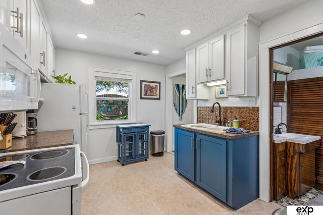 8830 Lake Street, Omaha, NE 68134