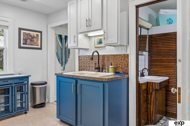 8830 Lake Street, Omaha, NE 68134
