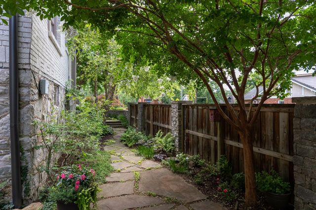 2720 W Linden Ave, Nashville, TN 37212