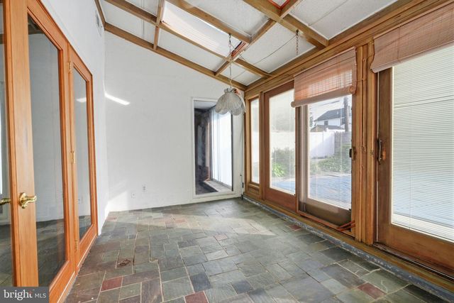 139 NORTHPARK DR, Levittown, PA 19054