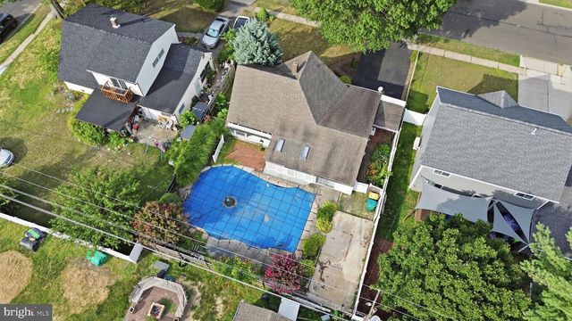 139 NORTHPARK DR, Levittown, PA 19054