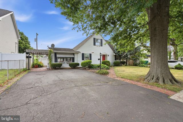 139 NORTHPARK DR, Levittown, PA 19054