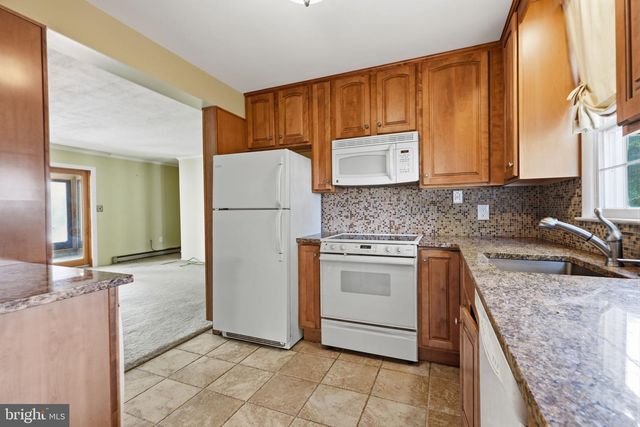 139 NORTHPARK DR, Levittown, PA 19054