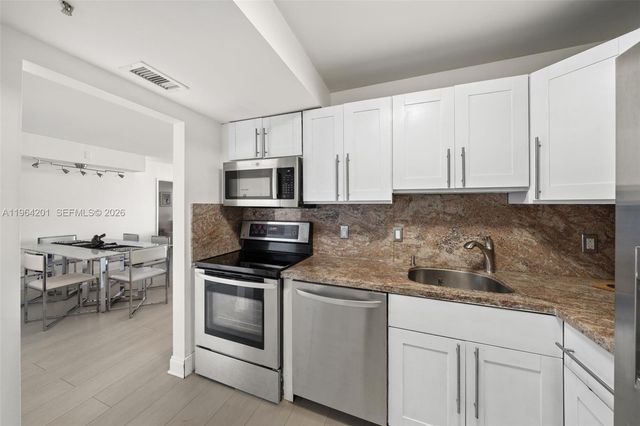 20505 E Country Club Drive 1232, Aventura, FL 33180