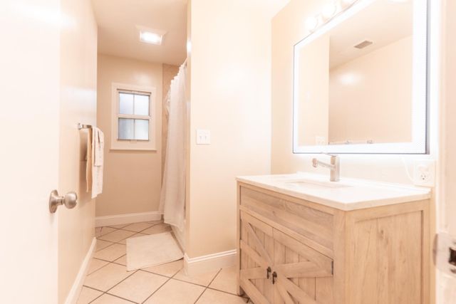 4860 E Amherst Avenue, Fresno, CA 93703