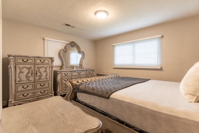 4860 E Amherst Avenue, Fresno, CA 93703