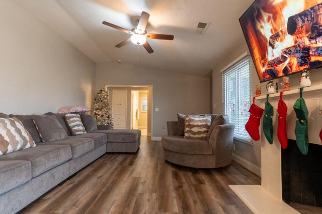 4860 E Amherst Avenue, Fresno, CA 93703