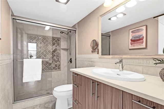 800 Parkview Dr 821, Hallandale Beach, FL 33009