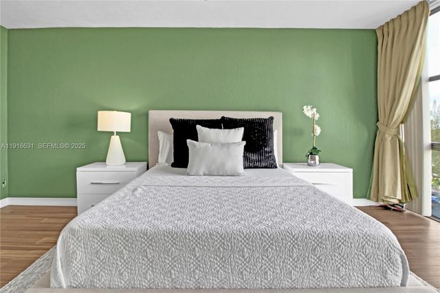 800 Parkview Dr 821, Hallandale Beach, FL 33009