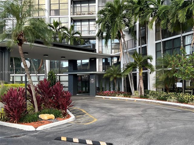 800 Parkview Dr 821, Hallandale Beach, FL 33009