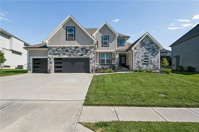 8112 NW 90th Street, Kansas City, MO 64153
