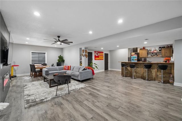 8112 NW 90th Street, Kansas City, MO 64153