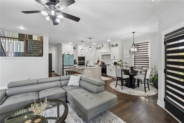 8112 NW 90th Street, Kansas City, MO 64153