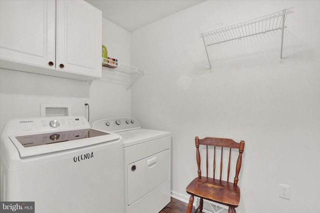 16 ROCKDALE DR, Seven Valleys, PA 17360