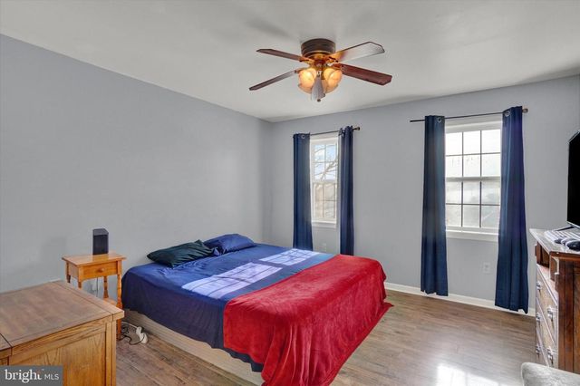 16 ROCKDALE DR, Seven Valleys, PA 17360