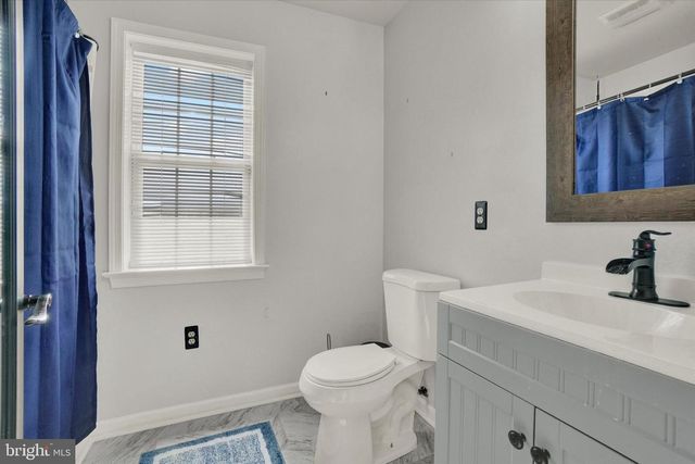 16 ROCKDALE DR, Seven Valleys, PA 17360