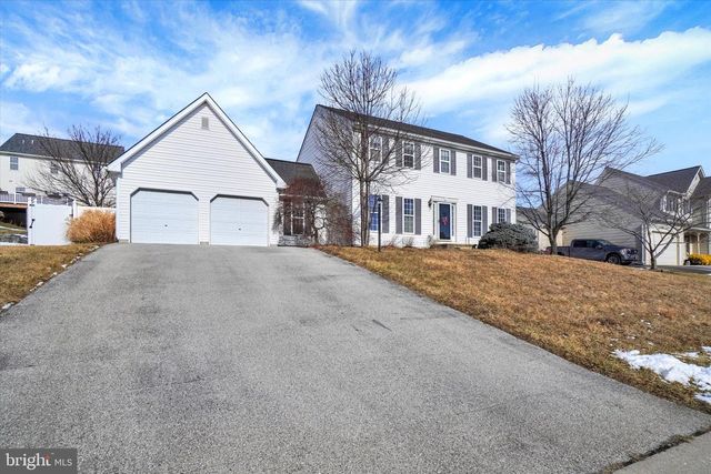 16 ROCKDALE DR, Seven Valleys, PA 17360