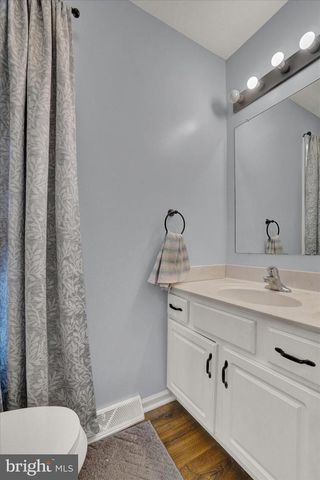 16 ROCKDALE DR, Seven Valleys, PA 17360