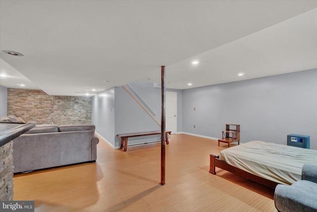 16 ROCKDALE DR, Seven Valleys, PA 17360