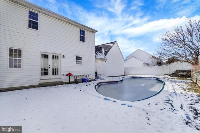 16 ROCKDALE DR, Seven Valleys, PA 17360