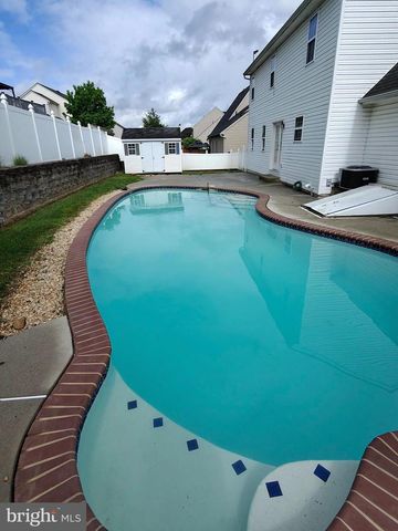 16 ROCKDALE DR, Seven Valleys, PA 17360