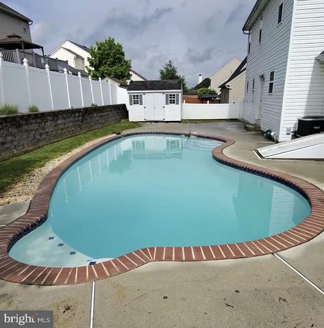 16 ROCKDALE DR, Seven Valleys, PA 17360