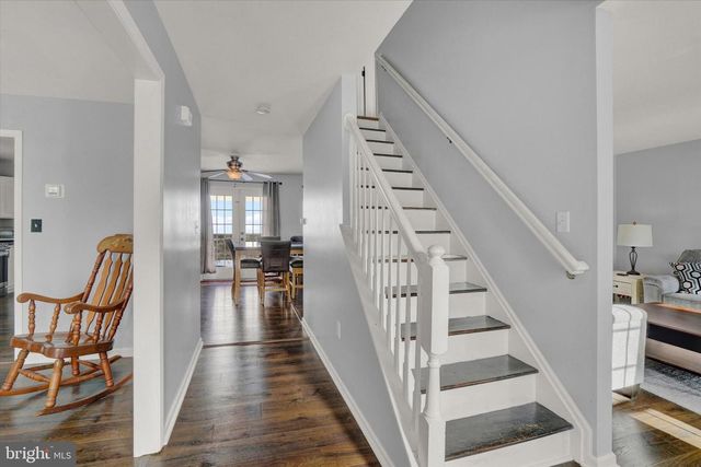 16 ROCKDALE DR, Seven Valleys, PA 17360