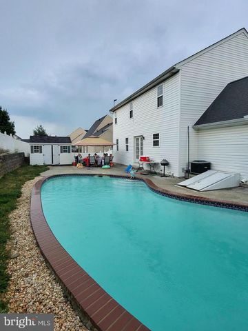 16 ROCKDALE DR, Seven Valleys, PA 17360