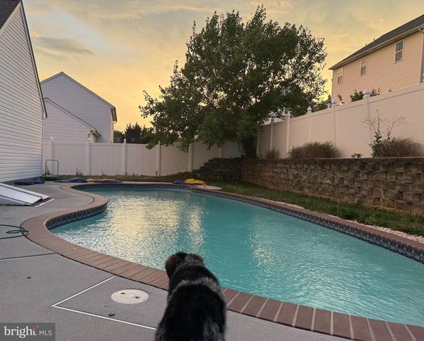 16 ROCKDALE DR, Seven Valleys, PA 17360