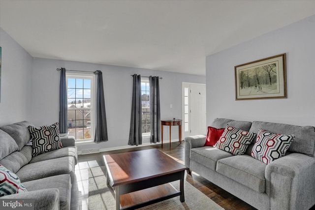 16 ROCKDALE DR, Seven Valleys, PA 17360