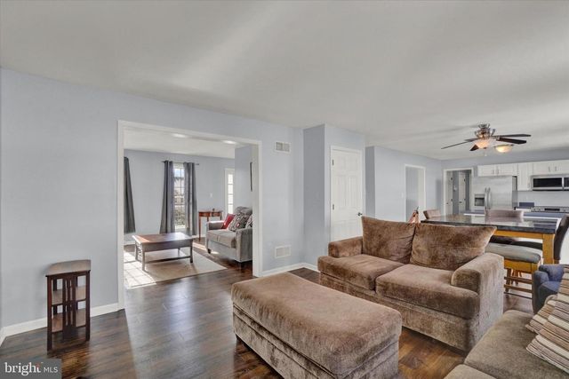 16 ROCKDALE DR, Seven Valleys, PA 17360