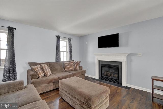 16 ROCKDALE DR, Seven Valleys, PA 17360