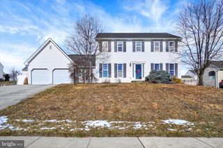 16 ROCKDALE DR, Seven Valleys, PA 17360