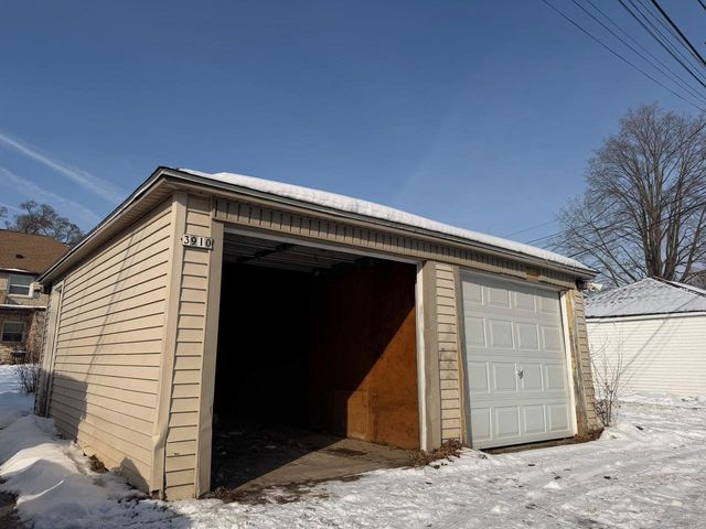 3910 N Sherman BOULEVARD, Milwaukee, WI 53216