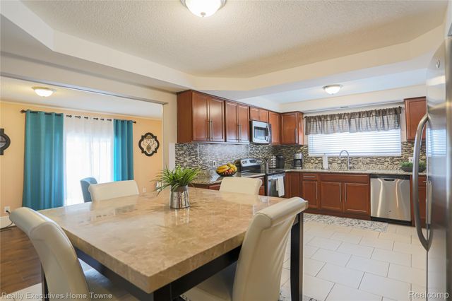 28821 Lund Avenue, Warren, MI 48093