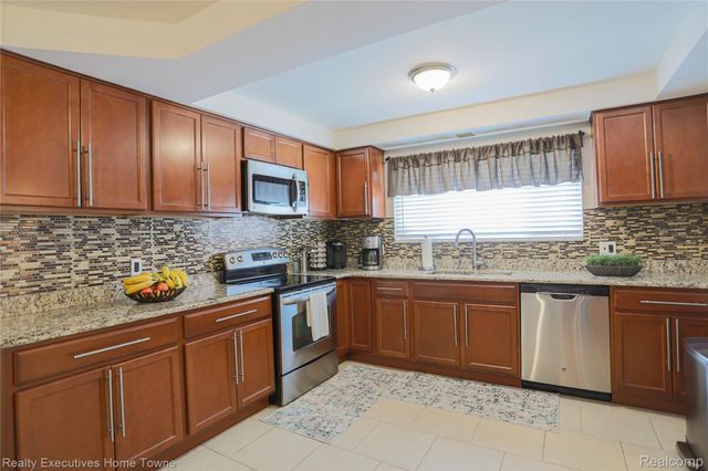 28821 Lund Avenue, Warren, MI 48093
