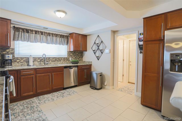 28821 Lund Avenue, Warren, MI 48093