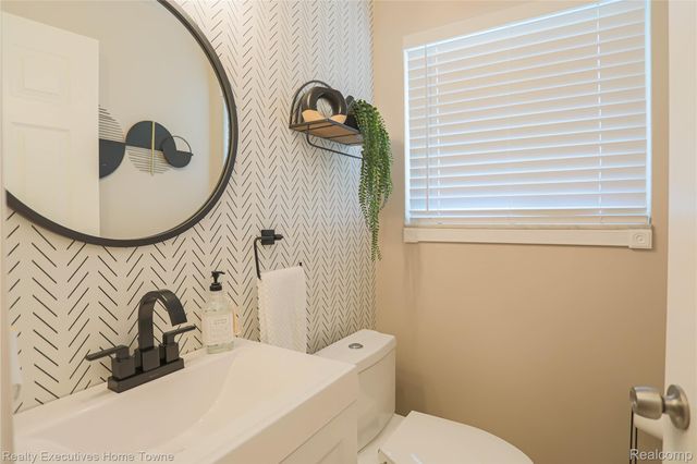 28821 Lund Avenue, Warren, MI 48093
