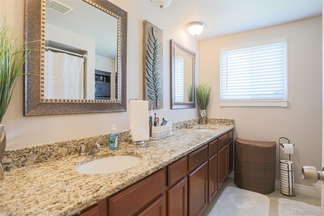 28821 Lund Avenue, Warren, MI 48093