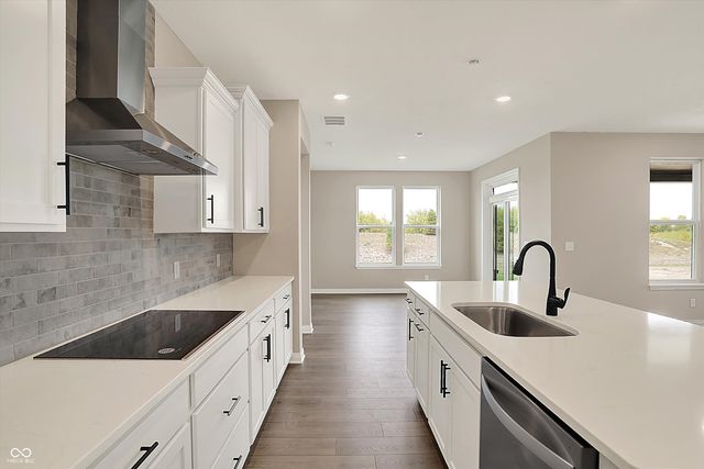 6689 Thresher Pass, Mccordsville, IN 46055