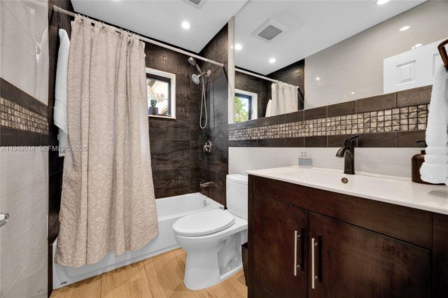 6220 SW 61st St, South Miami, FL 33143