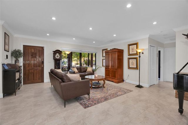 6220 SW 61st St, South Miami, FL 33143