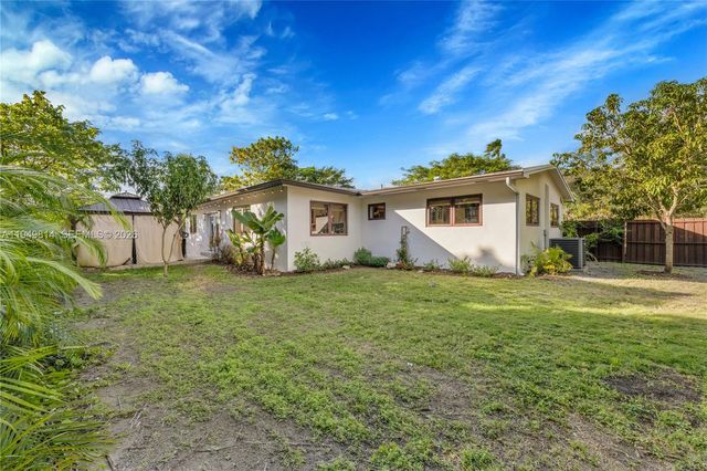 6220 SW 61st St, South Miami, FL 33143